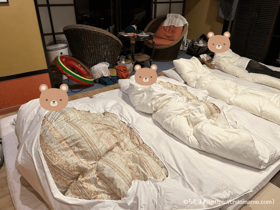 アジアン和室10畳に布団を敷いた様子