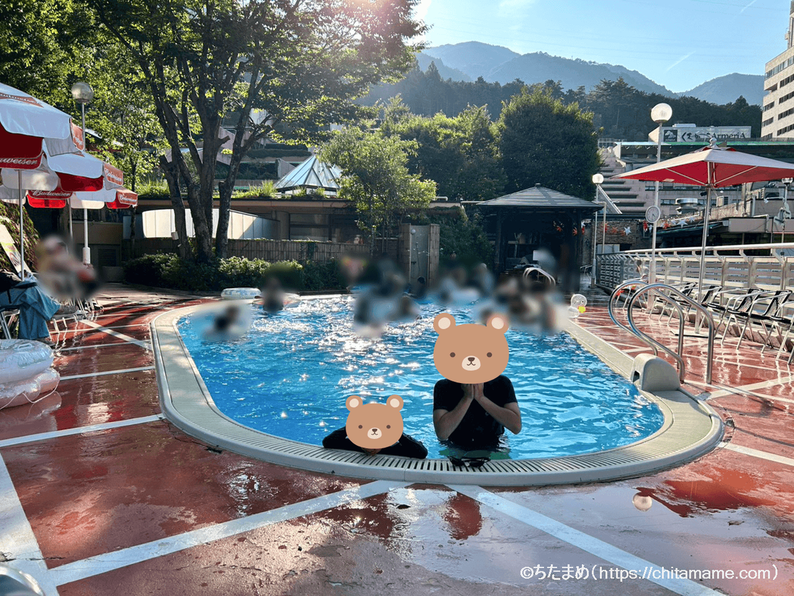 夏季に利用できるホテルくさかべアルメリアの屋外プール